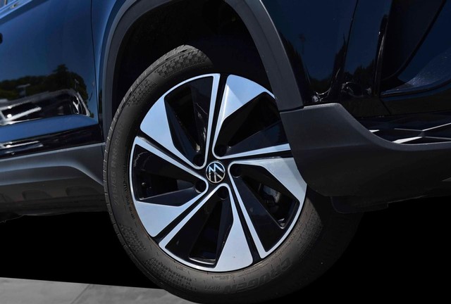 Volkswagen Taos Vehicle Image 03
