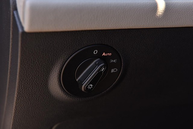 Volkswagen Taos Vehicle Image 11