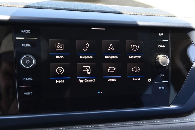 Volkswagen Taos Vehicle Image 14