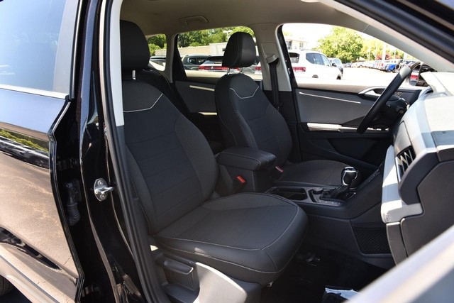 Volkswagen Taos Vehicle Image 21