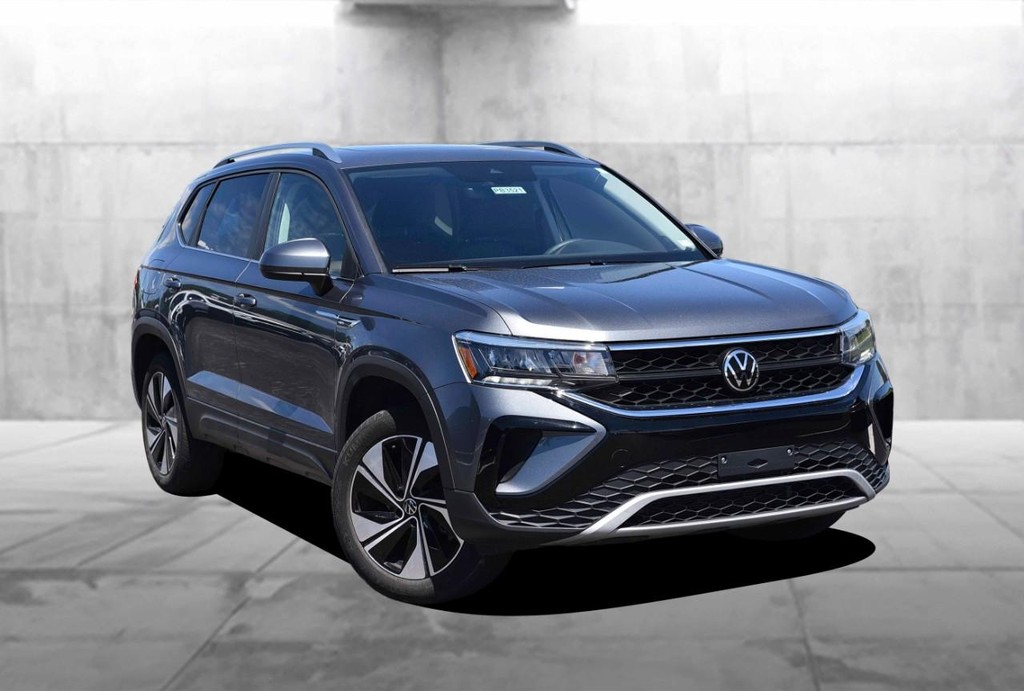 Volkswagen Taos Vehicle Full-screen Gallery Image 2