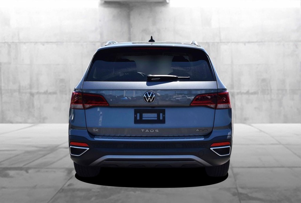 Volkswagen Taos Vehicle Full-screen Gallery Image 6