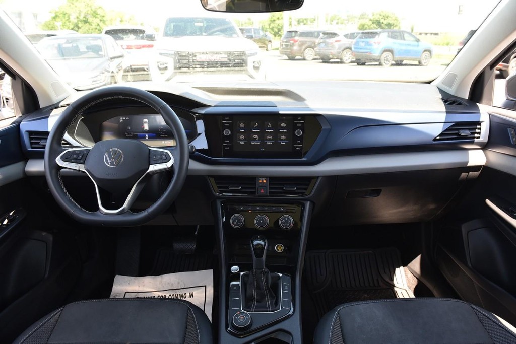 Volkswagen Taos Vehicle Full-screen Gallery Image 7