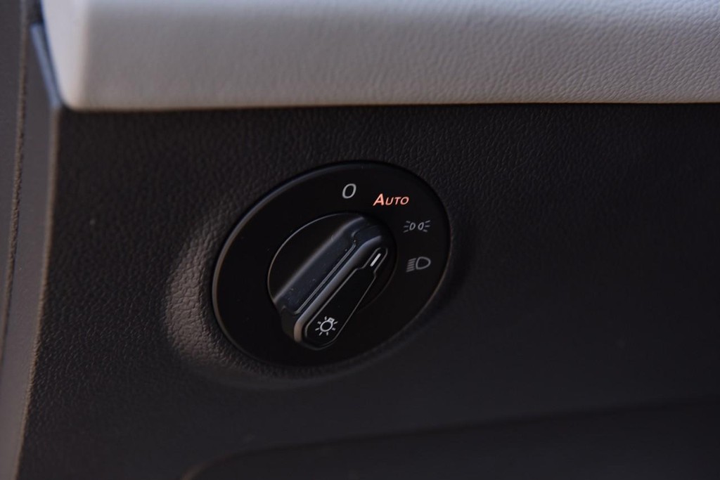 Volkswagen Taos Vehicle Full-screen Gallery Image 11