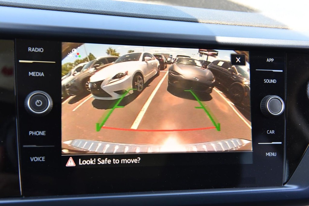 Volkswagen Taos Vehicle Full-screen Gallery Image 13
