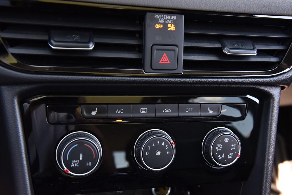 Volkswagen Taos Vehicle Full-screen Gallery Image 15
