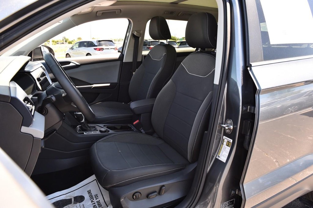 Volkswagen Taos Vehicle Full-screen Gallery Image 20