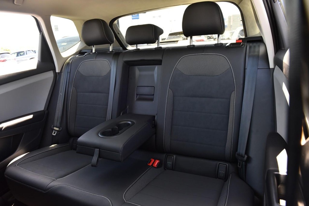 Volkswagen Taos Vehicle Full-screen Gallery Image 23
