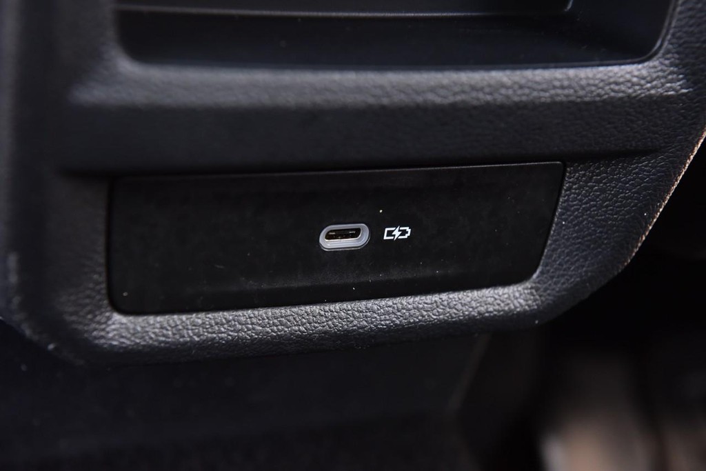 Volkswagen Taos Vehicle Full-screen Gallery Image 25