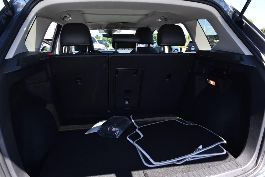 Volkswagen Taos Vehicle Full-screen Gallery Image 26
