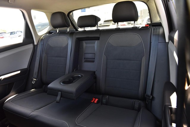 Volkswagen Taos Vehicle Image 23