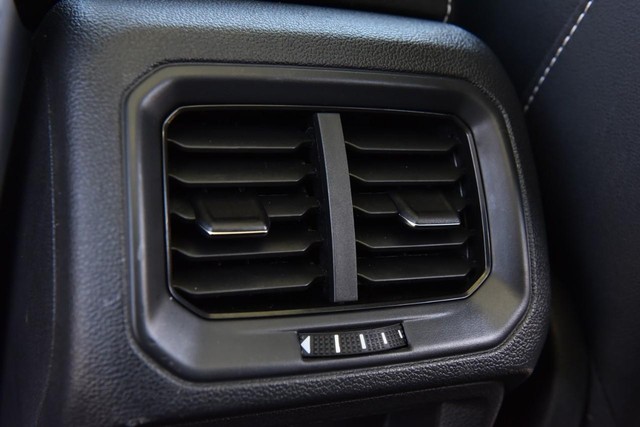 Volkswagen Taos Vehicle Image 24