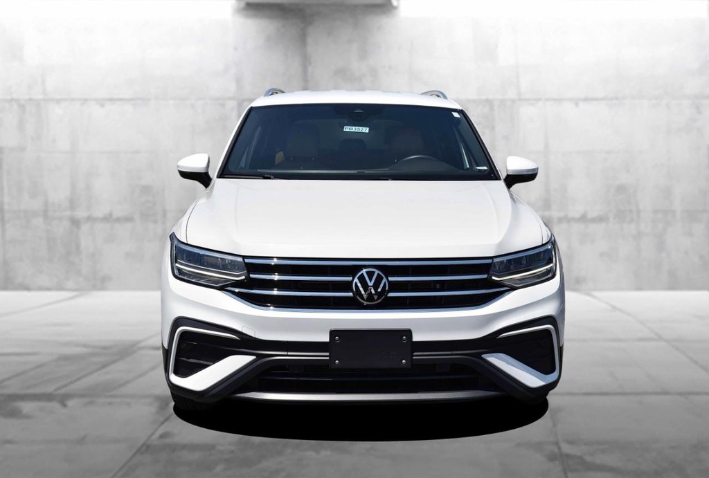 Volkswagen Tiguan Vehicle Full-screen Gallery Image 4