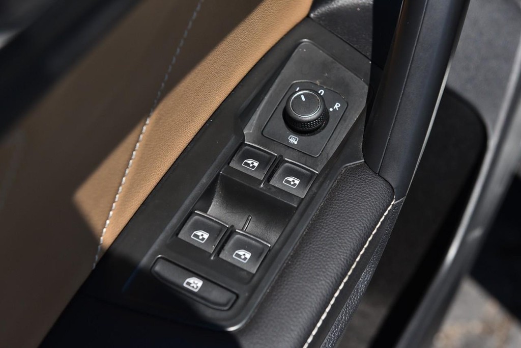 Volkswagen Tiguan Vehicle Full-screen Gallery Image 8