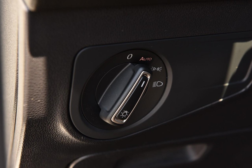 Volkswagen Tiguan Vehicle Full-screen Gallery Image 10