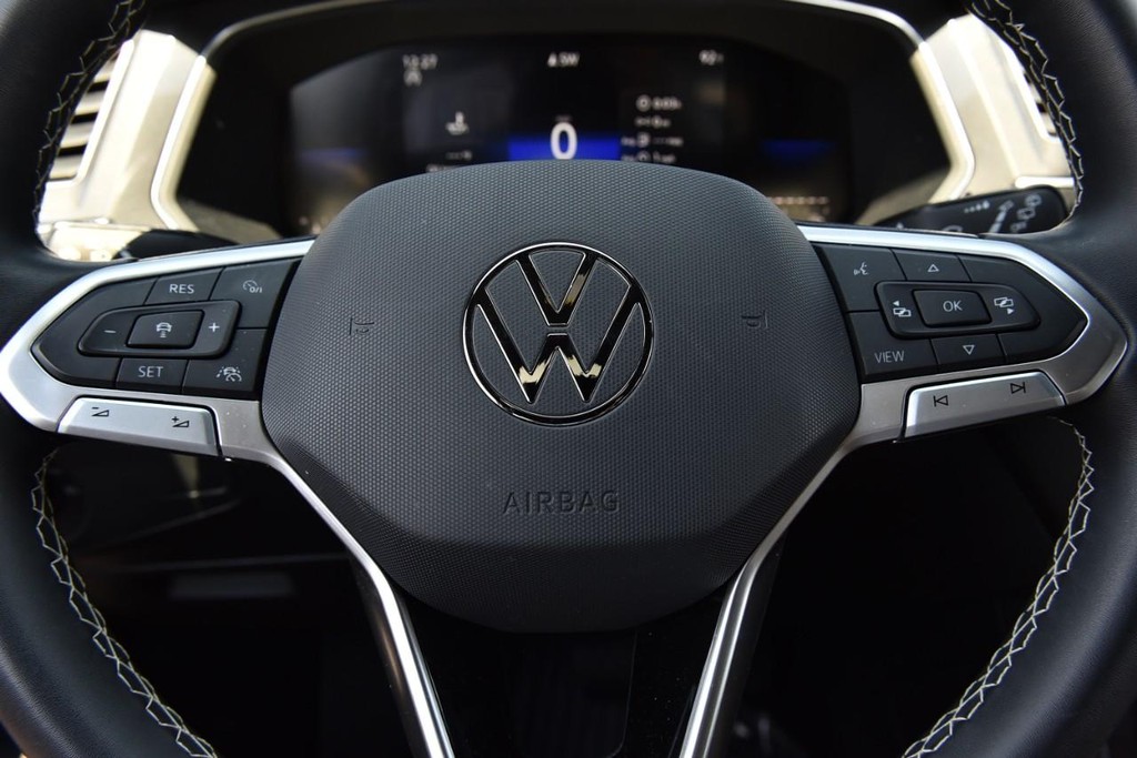 Volkswagen Tiguan Vehicle Full-screen Gallery Image 17
