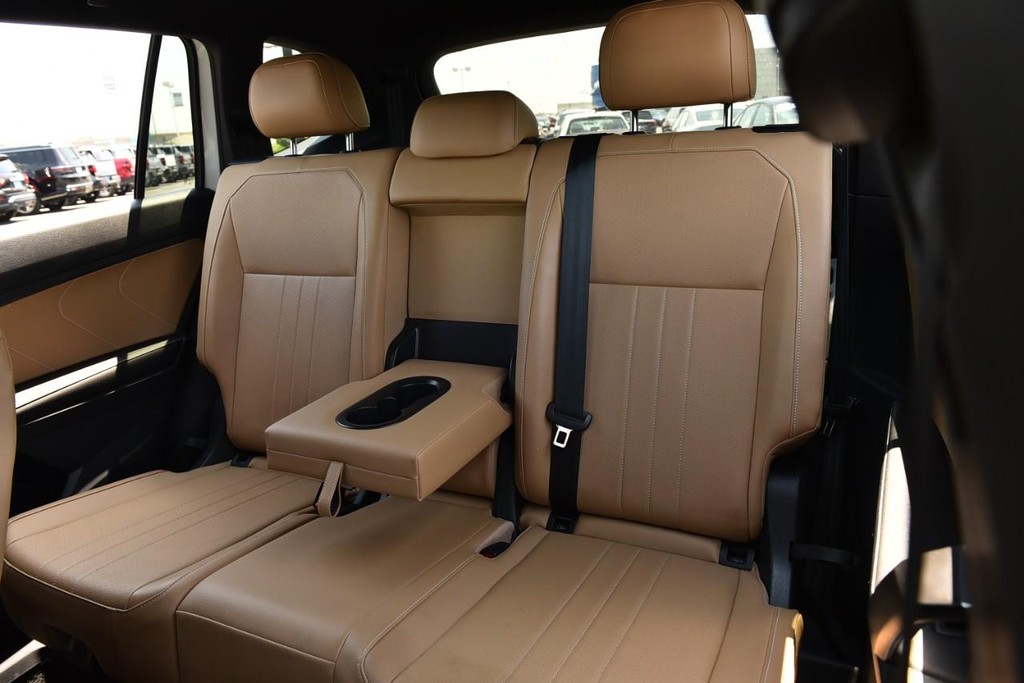 Volkswagen Tiguan Vehicle Full-screen Gallery Image 20