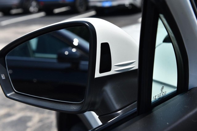 Volkswagen Tiguan Vehicle Image 09