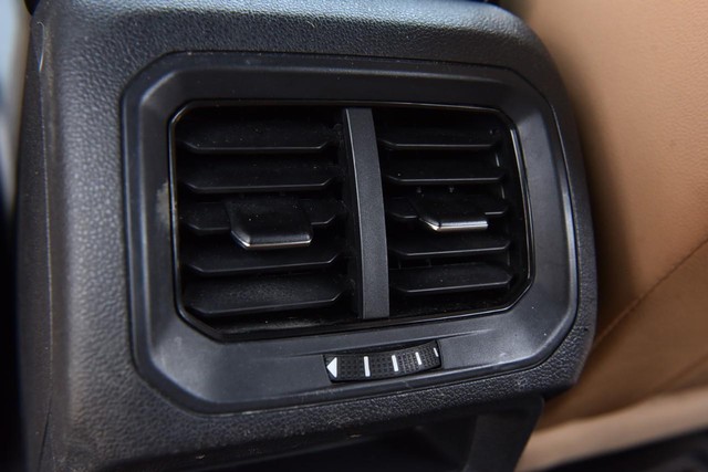 Volkswagen Tiguan Vehicle Image 21