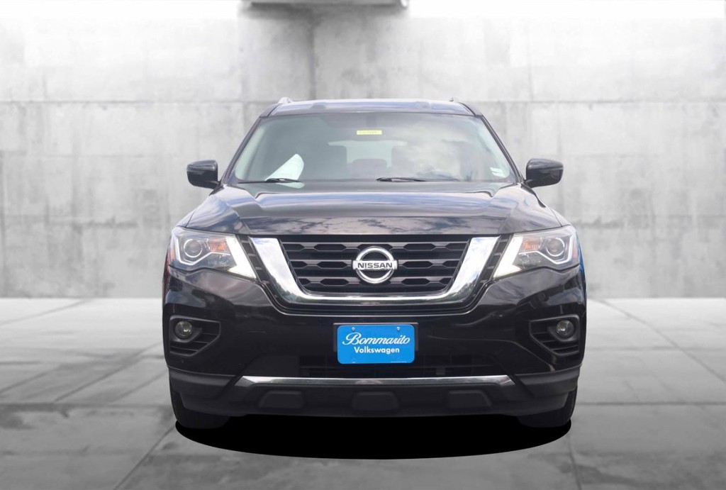 Nissan Pathfinder Vehicle Full-screen Gallery Image 4