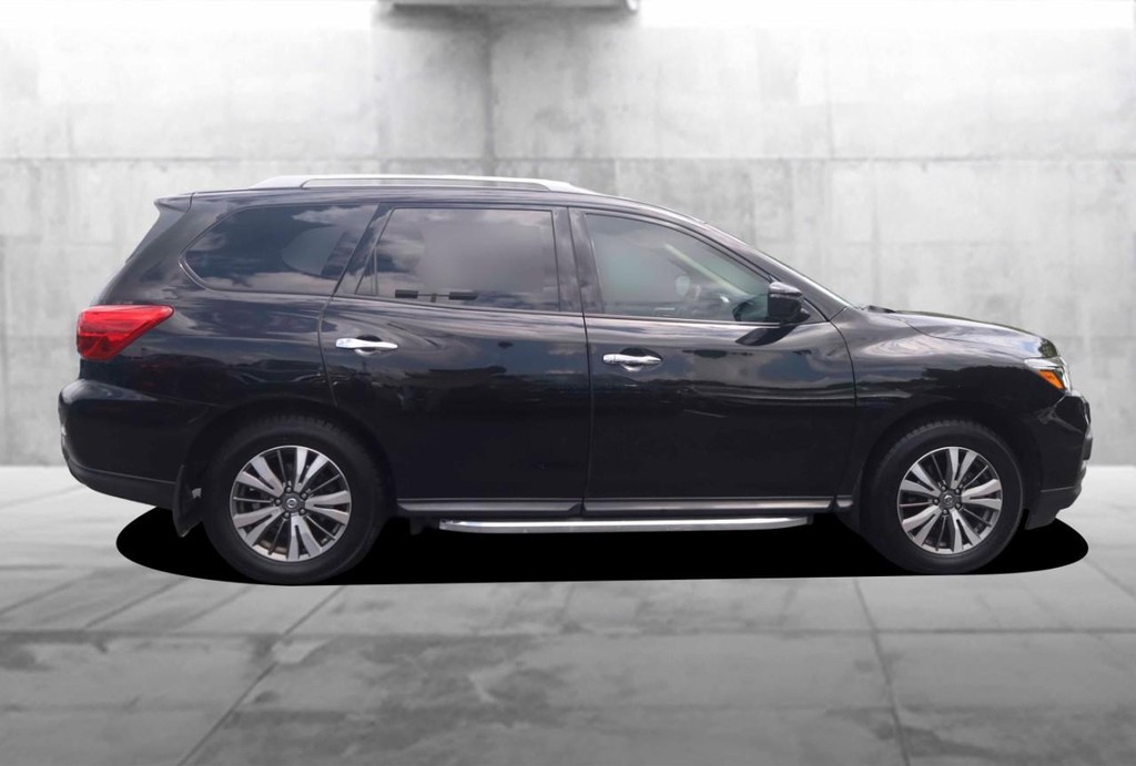 Nissan Pathfinder Vehicle Full-screen Gallery Image 5
