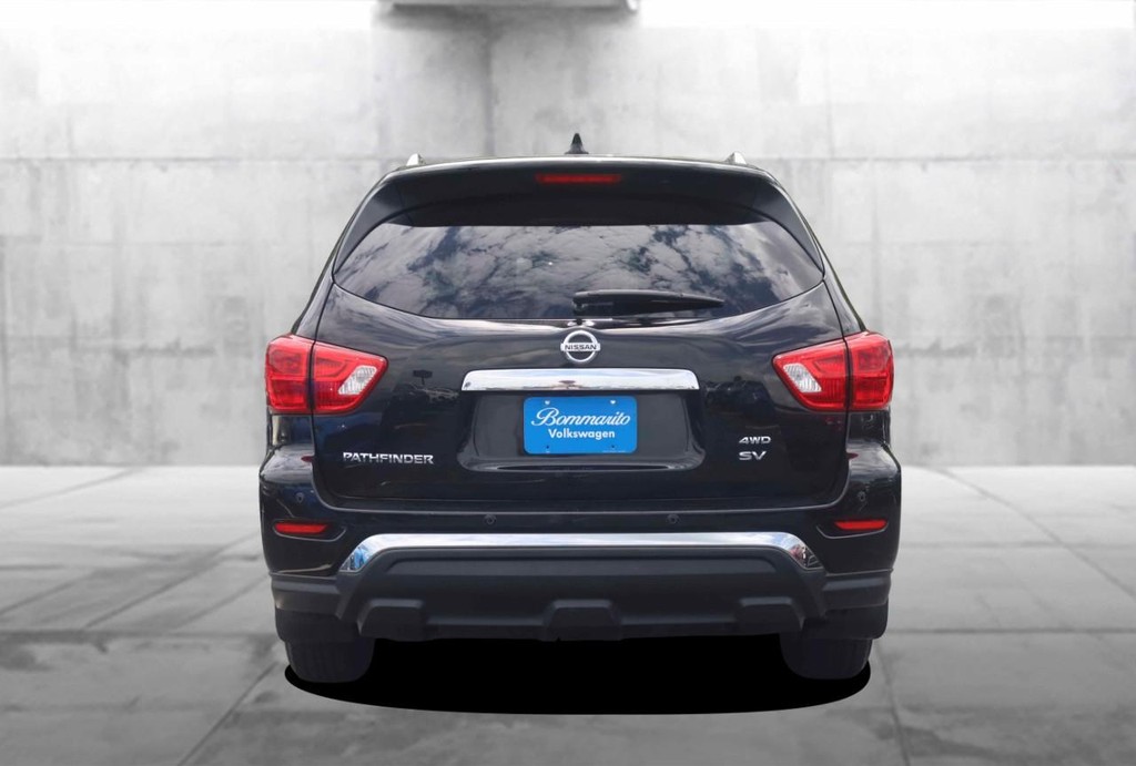Nissan Pathfinder Vehicle Full-screen Gallery Image 6