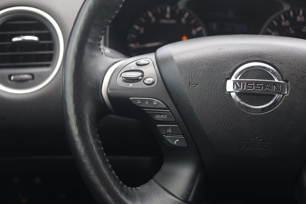 Nissan Pathfinder Vehicle Full-screen Gallery Image 10