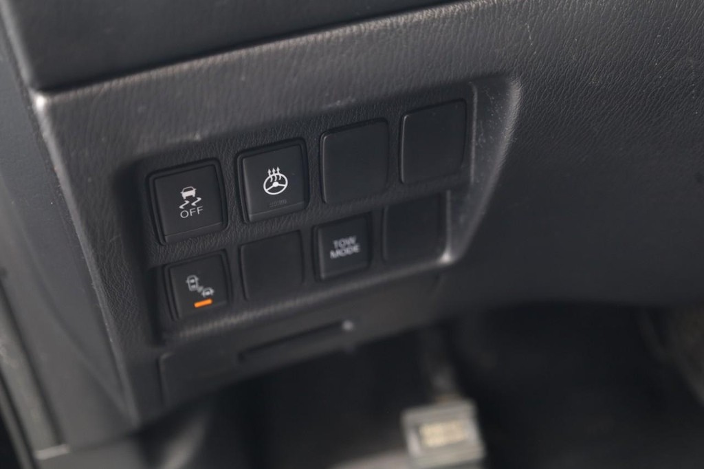 Nissan Pathfinder Vehicle Full-screen Gallery Image 12