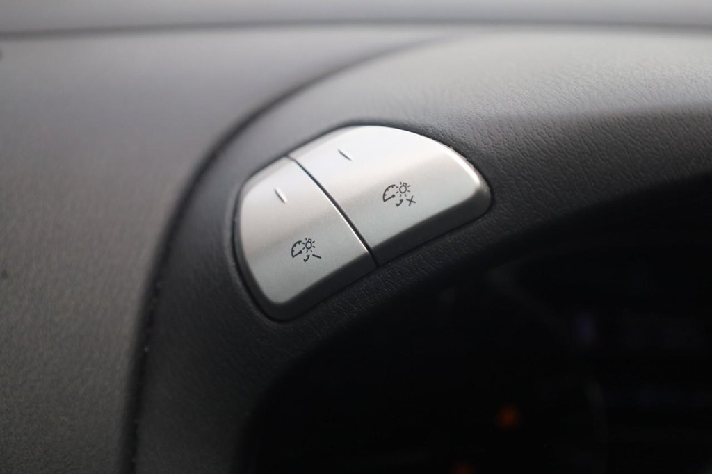Nissan Pathfinder Vehicle Full-screen Gallery Image 13
