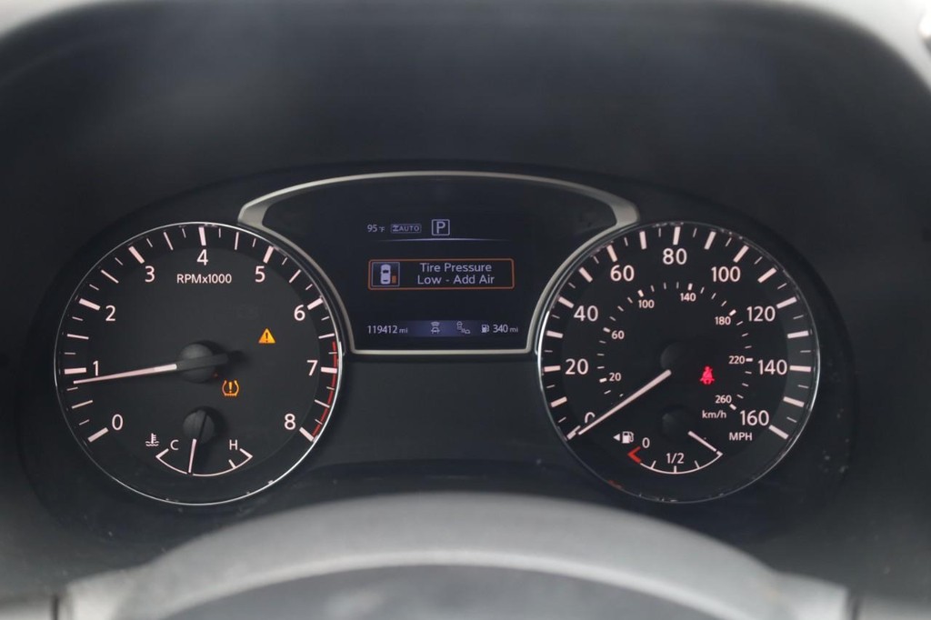 Nissan Pathfinder Vehicle Full-screen Gallery Image 14