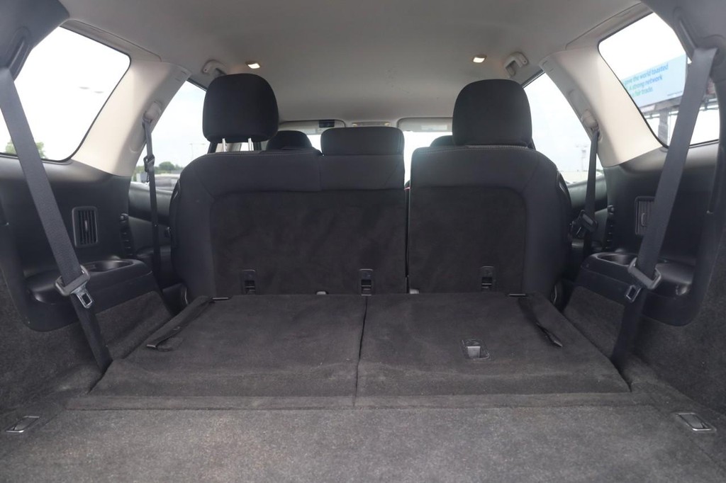 Nissan Pathfinder Vehicle Full-screen Gallery Image 28
