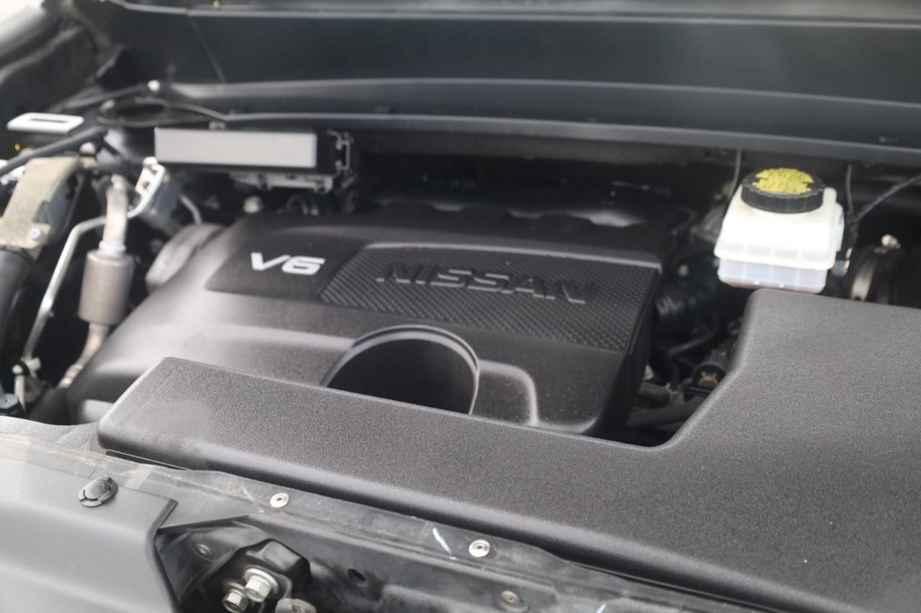 Nissan Pathfinder Vehicle Full-screen Gallery Image 29