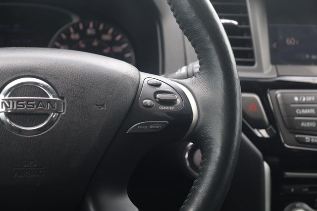 Nissan Pathfinder Vehicle Image 09