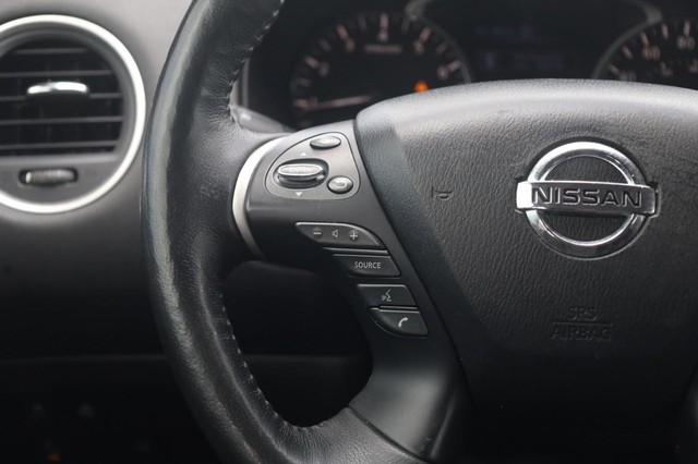 Nissan Pathfinder Vehicle Image 10
