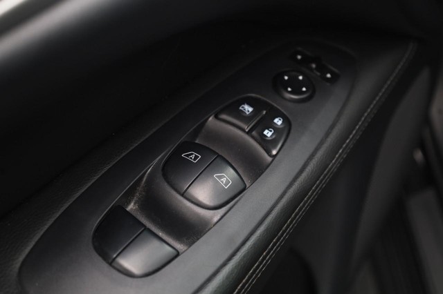 Nissan Pathfinder Vehicle Image 11