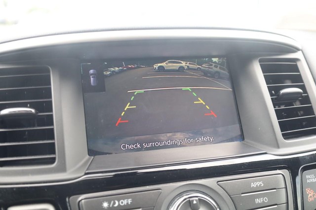 Nissan Pathfinder Vehicle Image 16