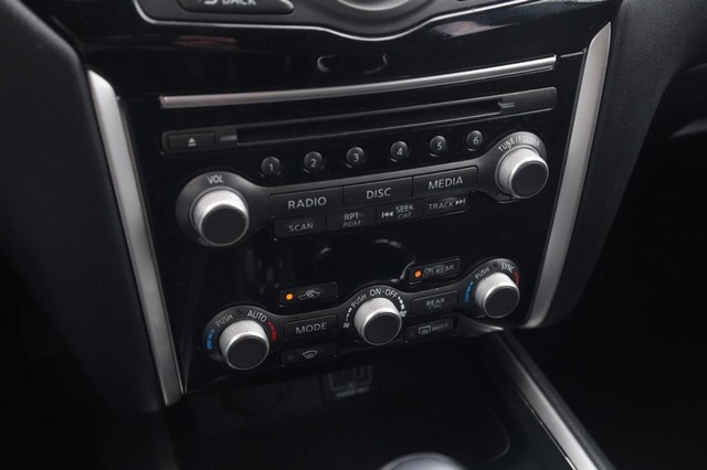 Nissan Pathfinder Vehicle Image 17