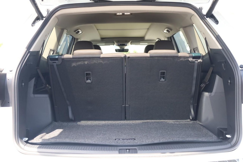 Volkswagen Atlas Vehicle Full-screen Gallery Image 7