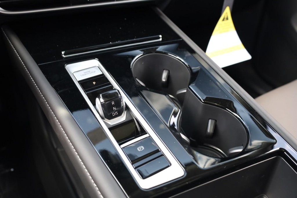 Volkswagen Atlas Vehicle Full-screen Gallery Image 17