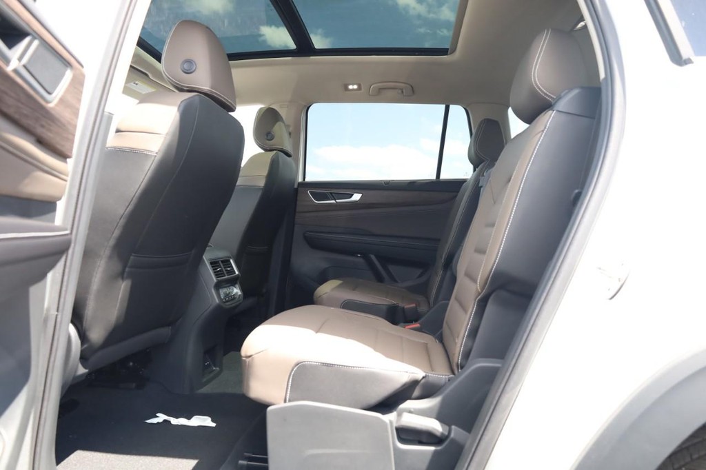 Volkswagen Atlas Vehicle Full-screen Gallery Image 23