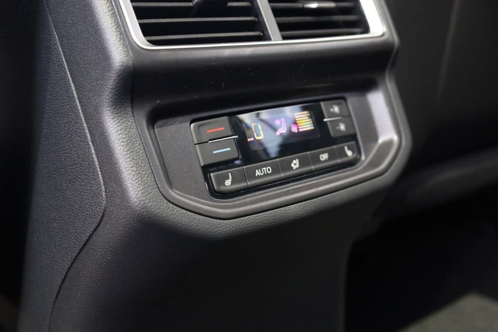 Volkswagen Atlas Vehicle Full-screen Gallery Image 24