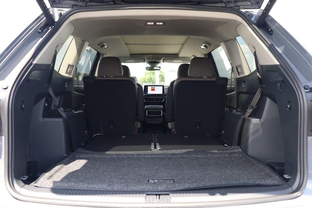 Volkswagen Atlas Vehicle Full-screen Gallery Image 9