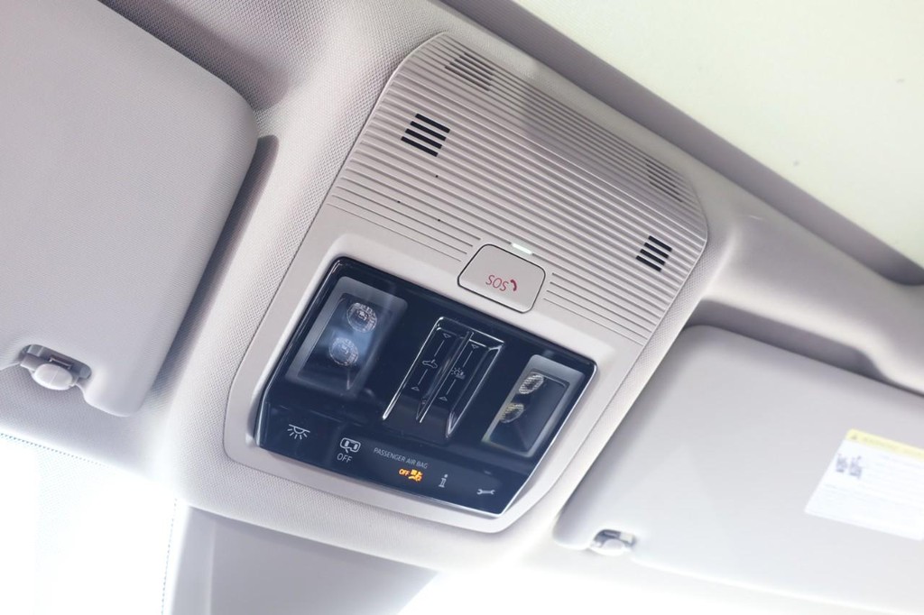 Volkswagen Atlas Vehicle Full-screen Gallery Image 18