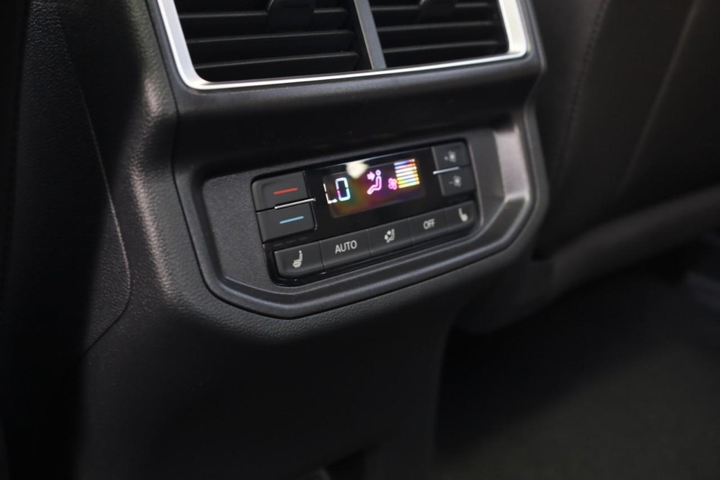 Volkswagen Atlas Vehicle Full-screen Gallery Image 24