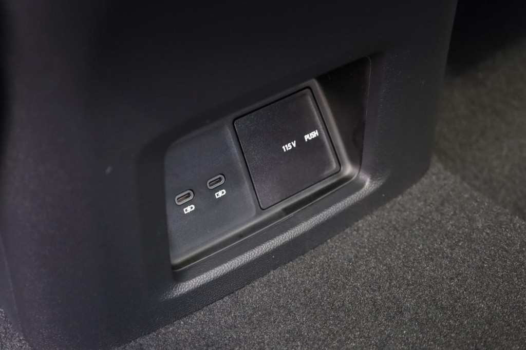 Volkswagen Atlas Vehicle Full-screen Gallery Image 25