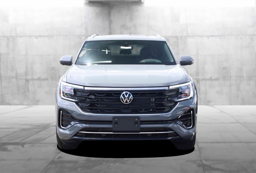 Volkswagen Atlas Cross Sport Vehicle Full-screen Gallery Image 4