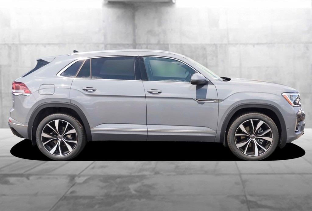Volkswagen Atlas Cross Sport Vehicle Full-screen Gallery Image 5