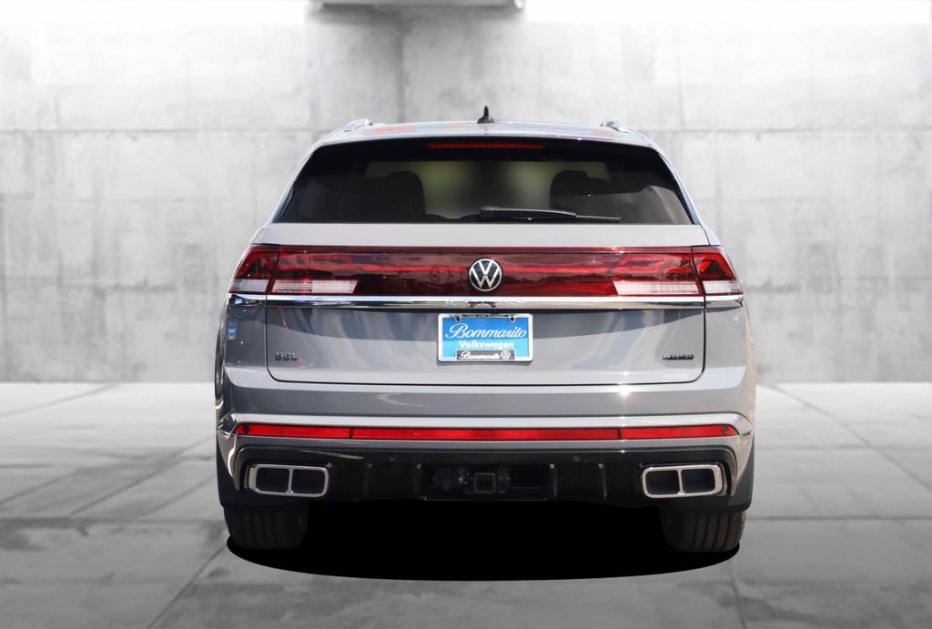 Volkswagen Atlas Cross Sport Vehicle Full-screen Gallery Image 6