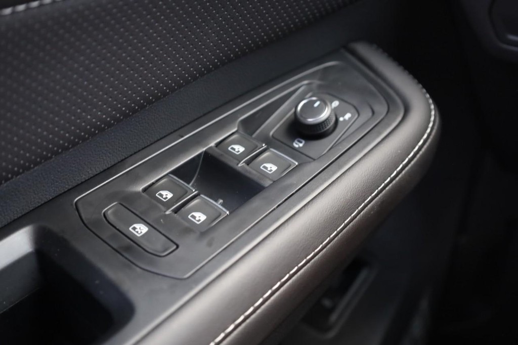 Volkswagen Atlas Cross Sport Vehicle Full-screen Gallery Image 17