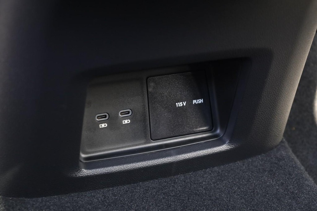 Volkswagen Atlas Cross Sport Vehicle Full-screen Gallery Image 23